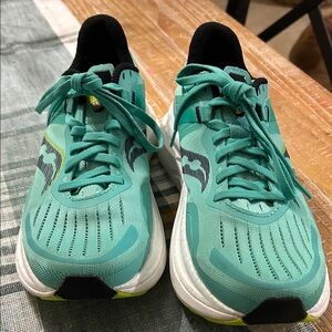 Saucony Tempus like NEW